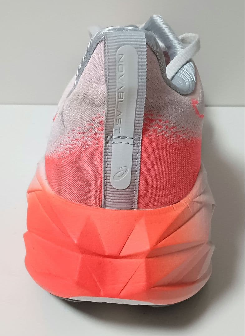 美品アシックス26.5cm ノヴァブラスト4 ランニングシューズ　駅伝カラー