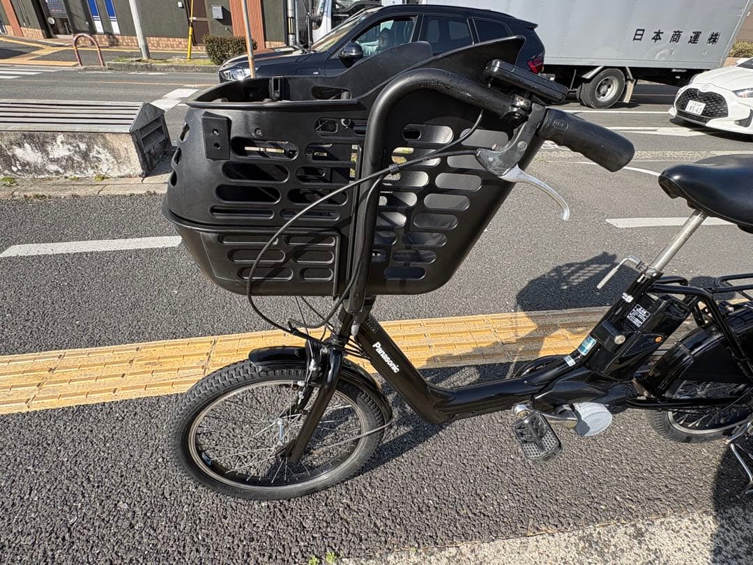 中古20㌅Panasonic電動アシスト自転車　8.9Ah3点灯　大阪　085