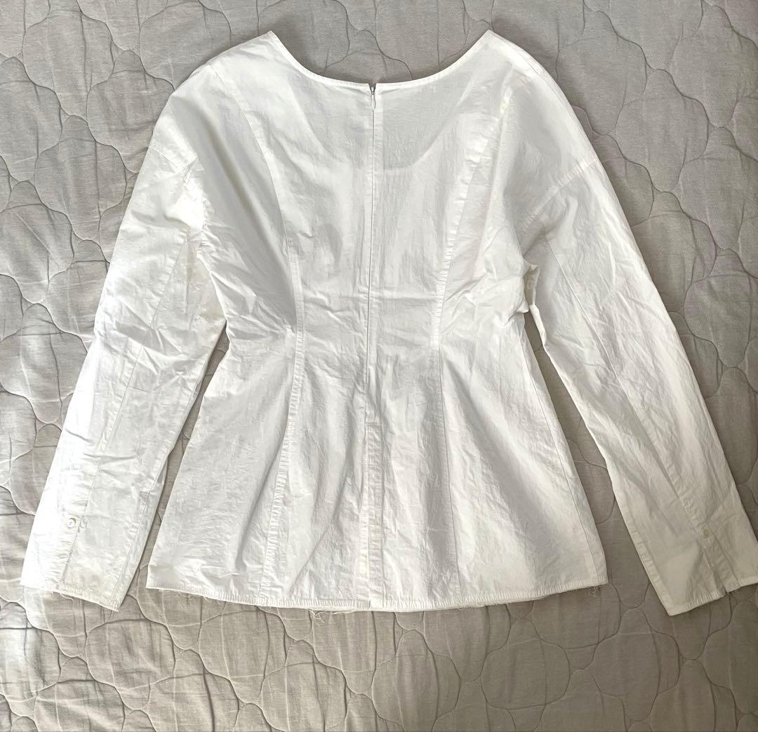 etre tokyo 美品　ラウンドネックシェイプフレアブラウス