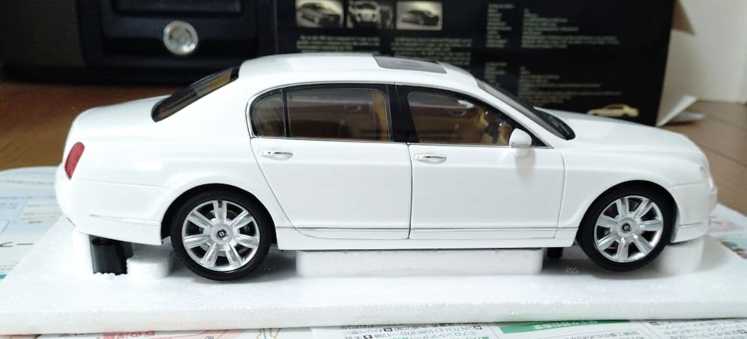 ミニチャンプス 1/18 ベントレー フライングスパー 2005