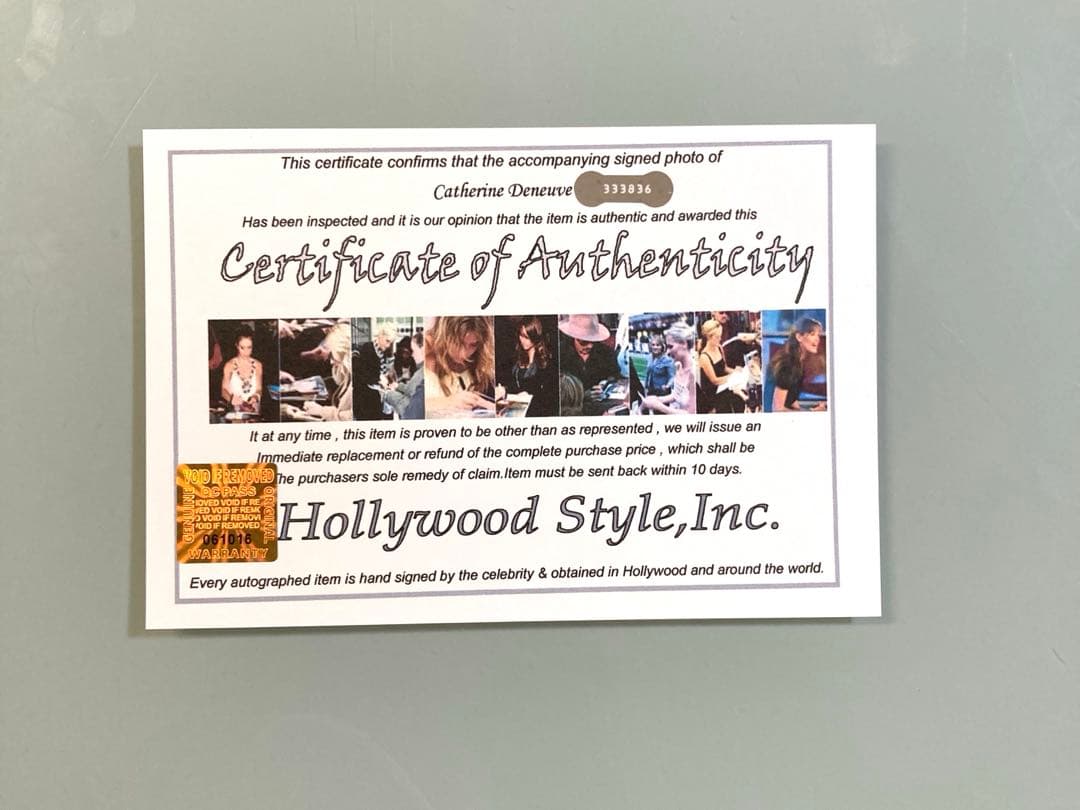 カトリーヌドヌーヴ直筆サイン入り超大型写真…シェルブールの雨傘