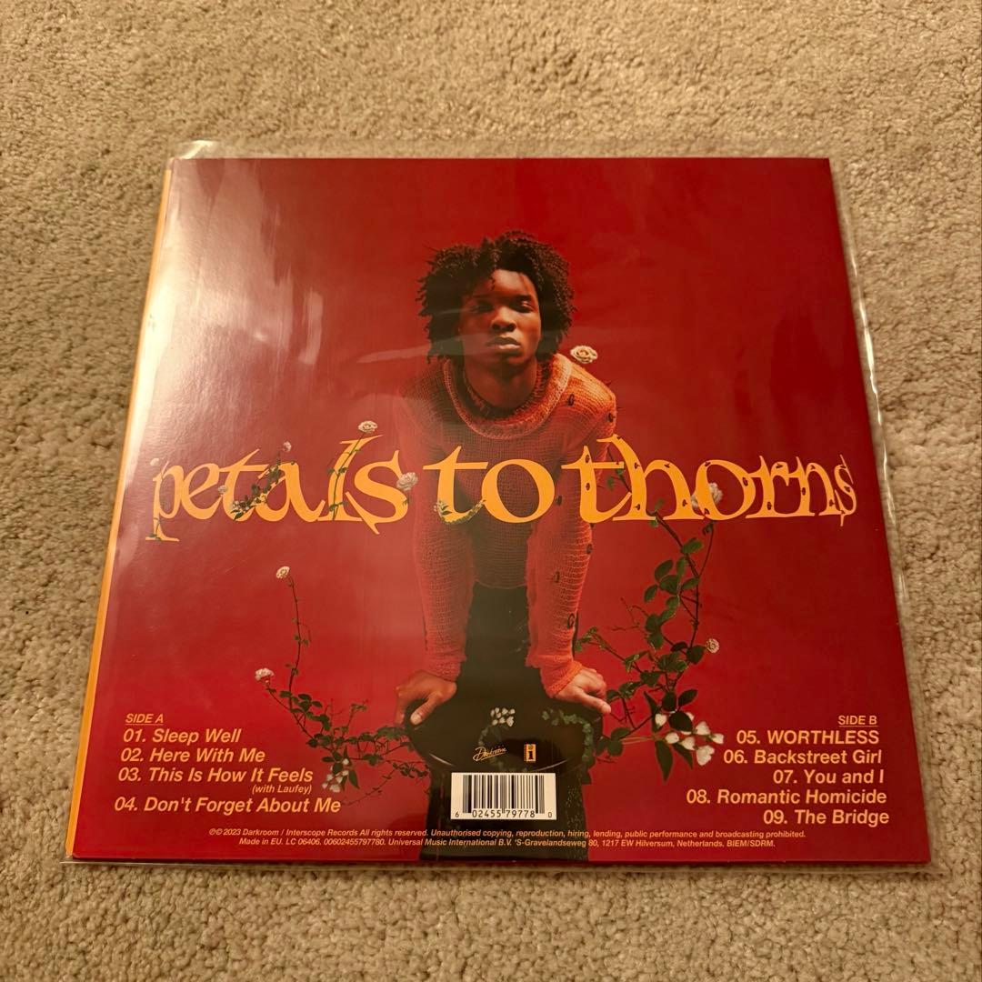 [美品]d4vd – 『Petals to Thorns』