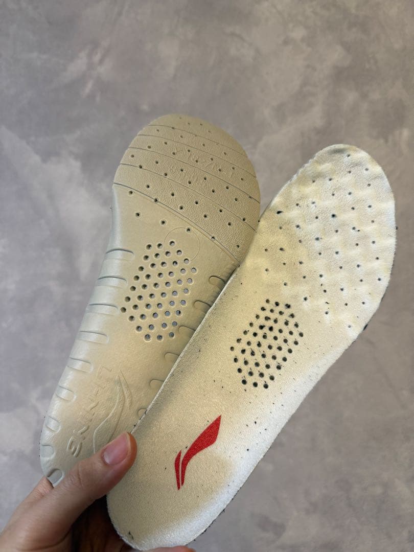 リーニンLI-NINGバドミントンシューズ　AYAW001 日本未発売カラー