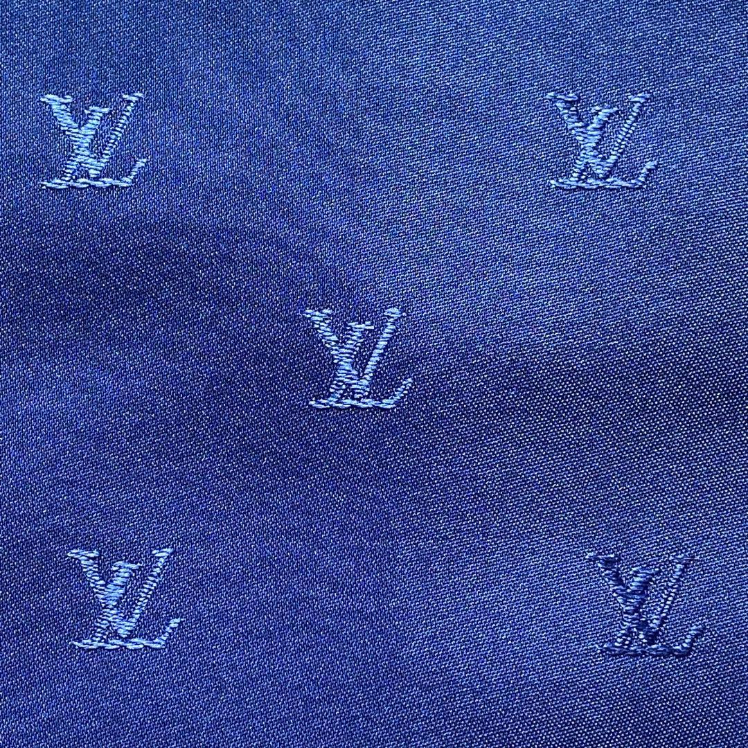 LOUIS VUITTON ルイヴィトン シルク100% ポケットチーフ ブルー