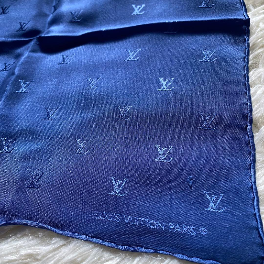 LOUIS VUITTON ルイヴィトン シルク100% ポケットチーフ ブルー