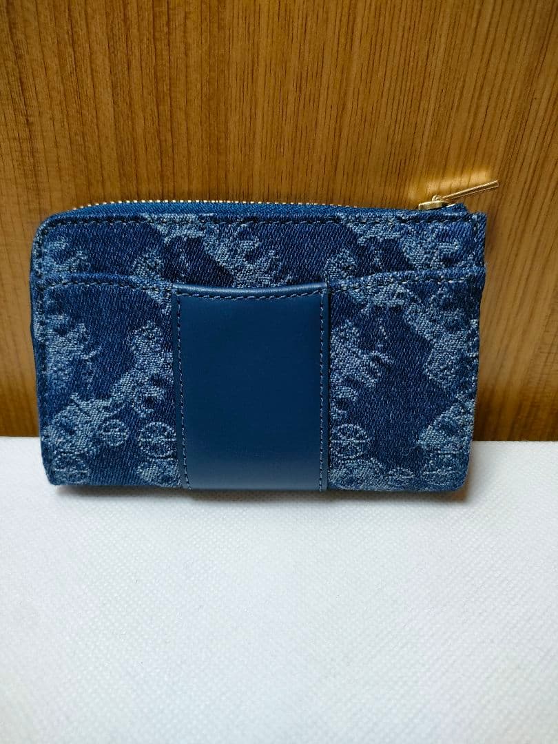 コーチ　エッセンシャルLジップキーケースホースアンドキャリッジプリント