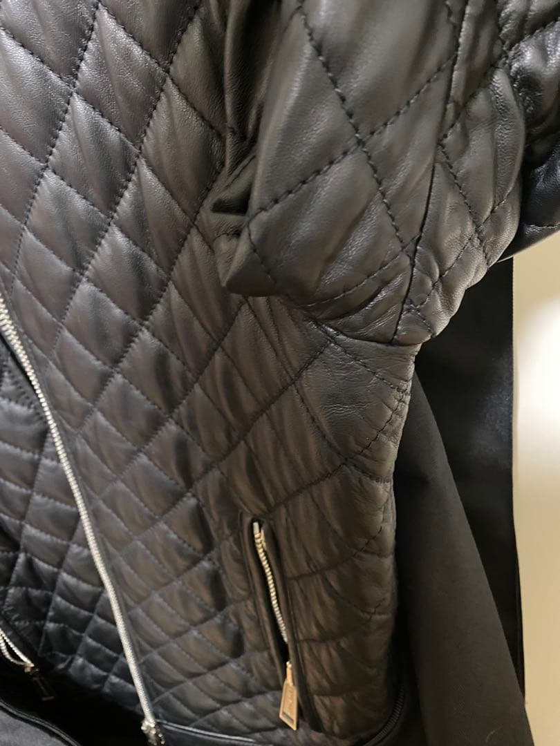 【極上の一着】 DSQUARED2ブラックレザーキルティングジャケット