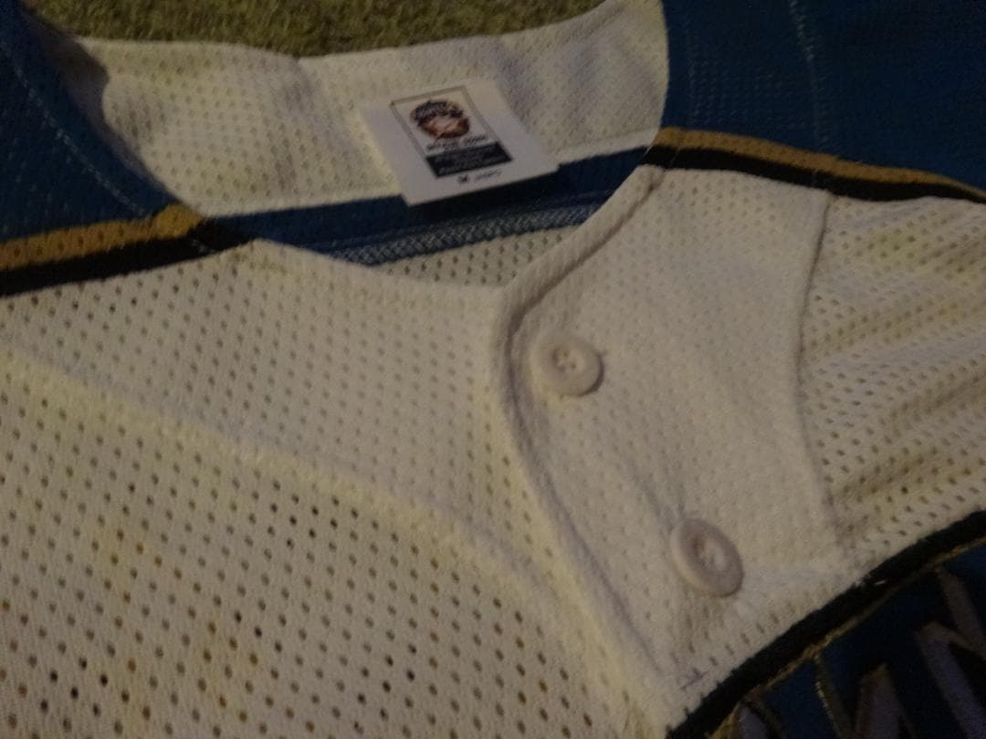 西川遥輝　2017盗塁王　記念ユニフォーム　直筆サイン入り　ヤクルトスワローズ