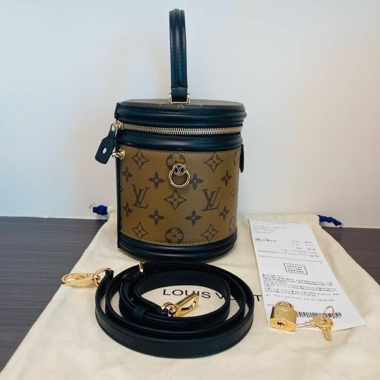 円筒型ショルダーバッグ