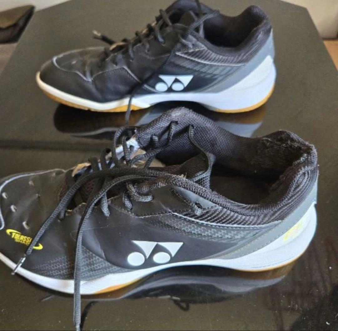 極美品 ヨネックス] バドミントンシューズ パワークッション65Z 28cm