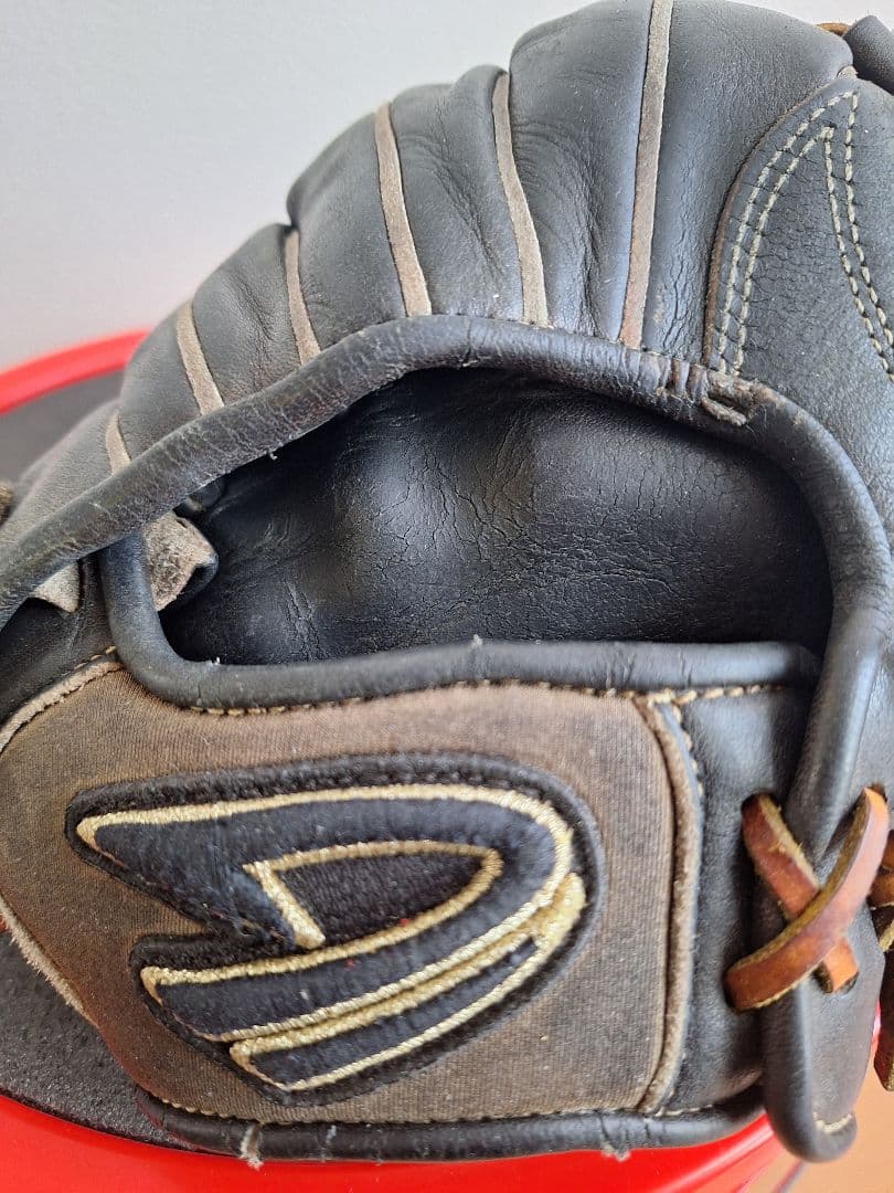ディークエスト　硬式内野用グローブ