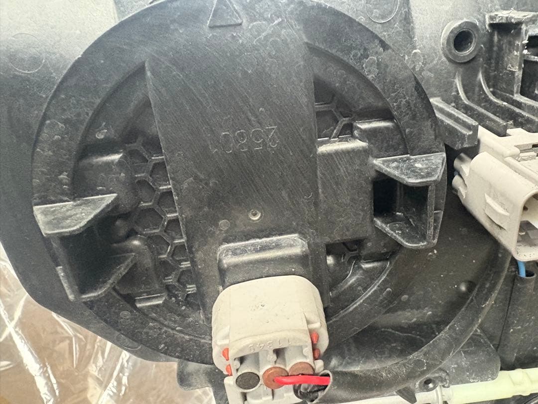 UD QUON 純正ヘッドライト 助手席側　中古