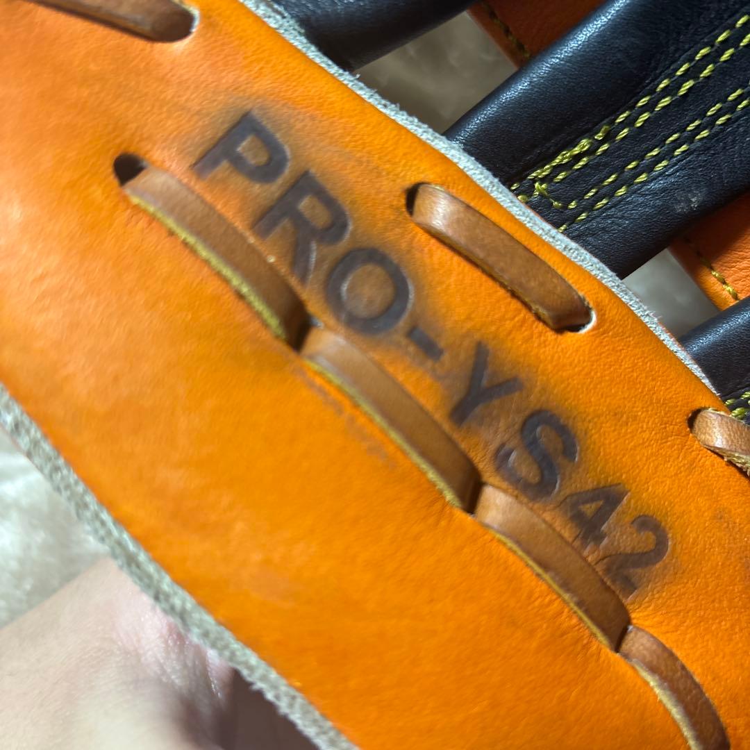 坂口智隆選手のサイン付き特別特注のグローブ