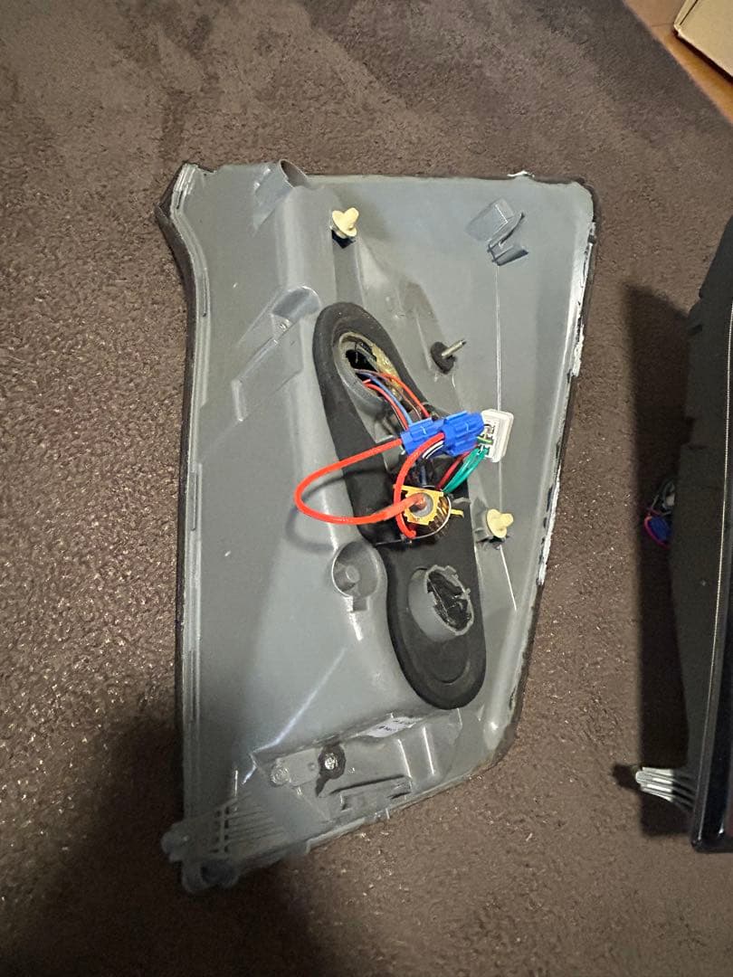 廃盤30プリウス クールセイバー テールランプ