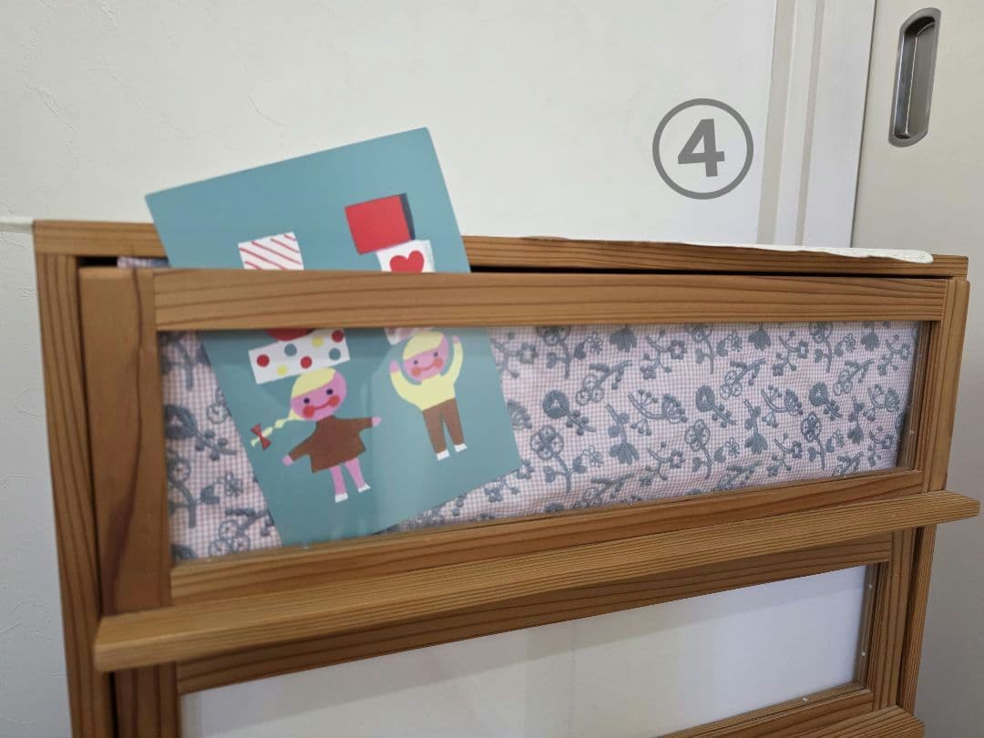 脚付ガラス 引出しのチェスト 国産天然木無垢材