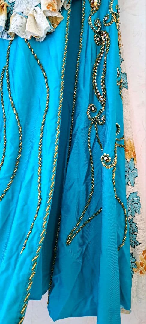 今だけ!! 花柄×ターコイズ ビーズ装飾 ベリーダンス衣装