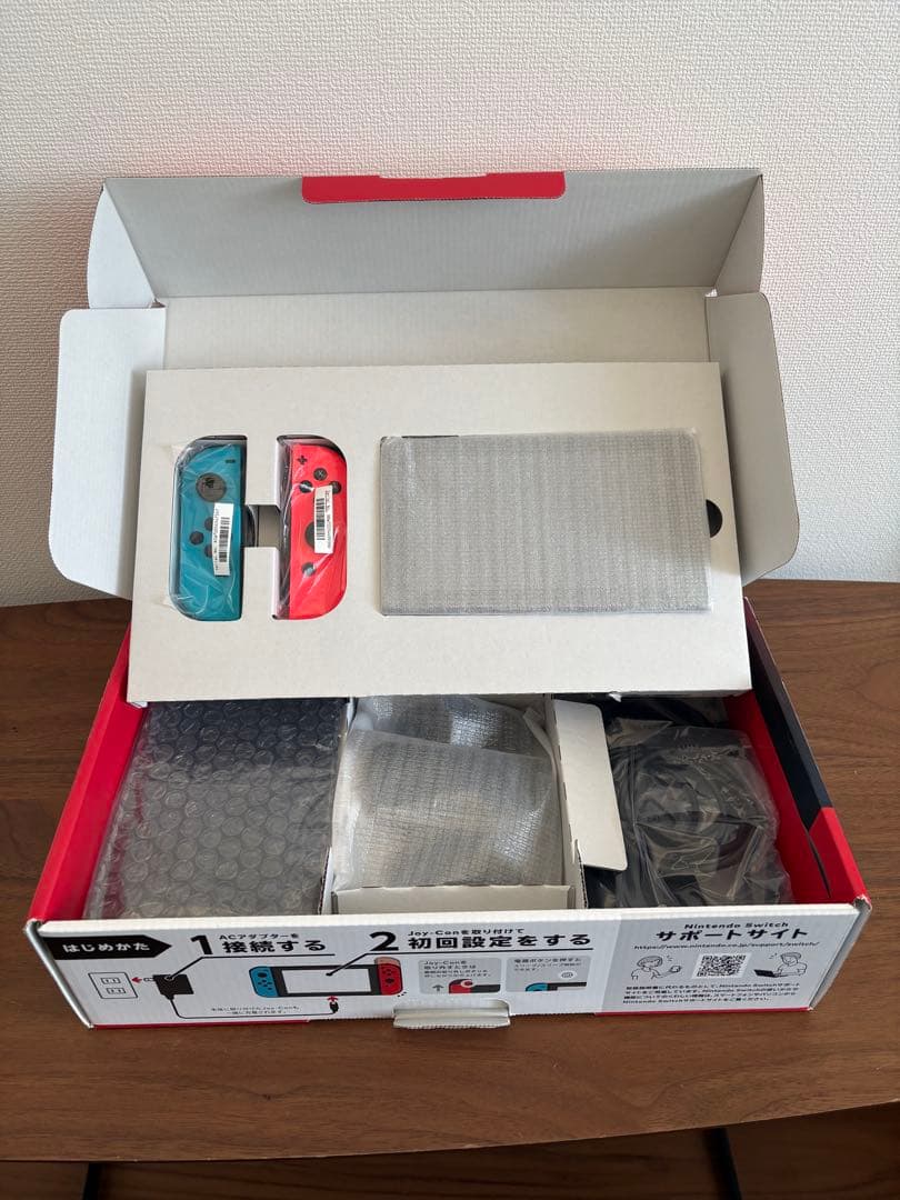 NintendoSwitch本体、HORI製コントローラー、純正キャリングケース