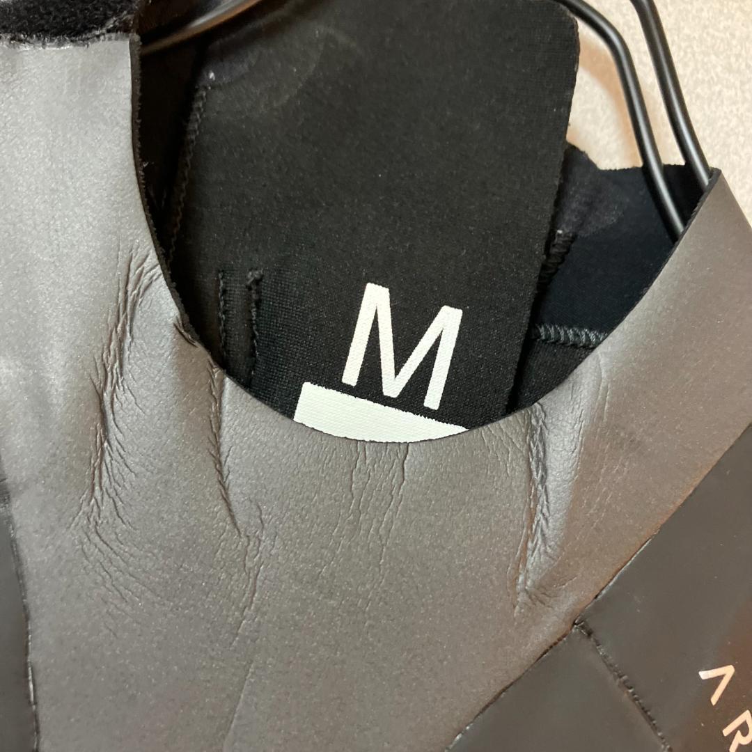 HUUB ARAYA ウェットスーツ Mサイズ 黒　スリーブレス