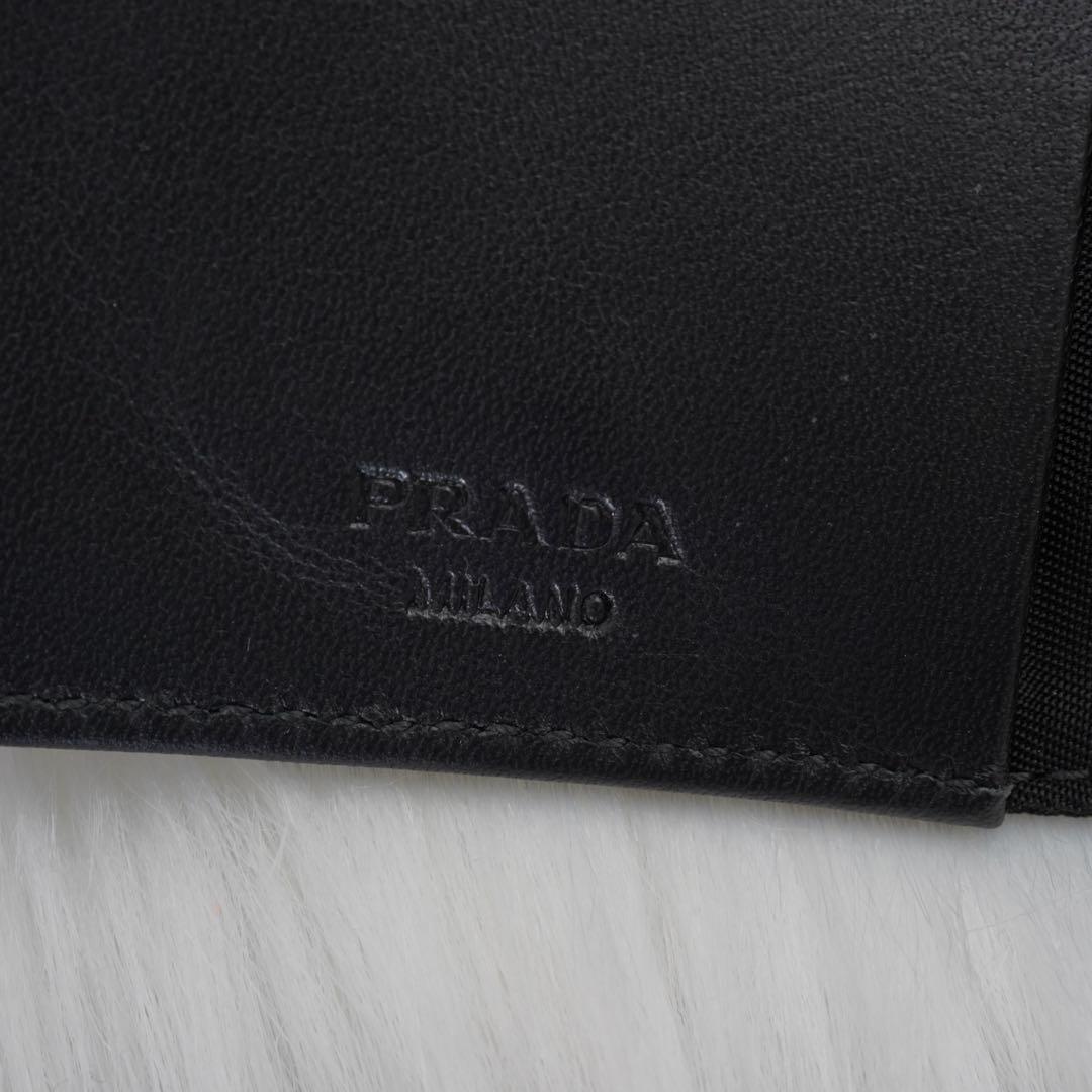 新品未使用品　箱・カード付き　PRADA プラダ　キーケース　三角プレート　黒
