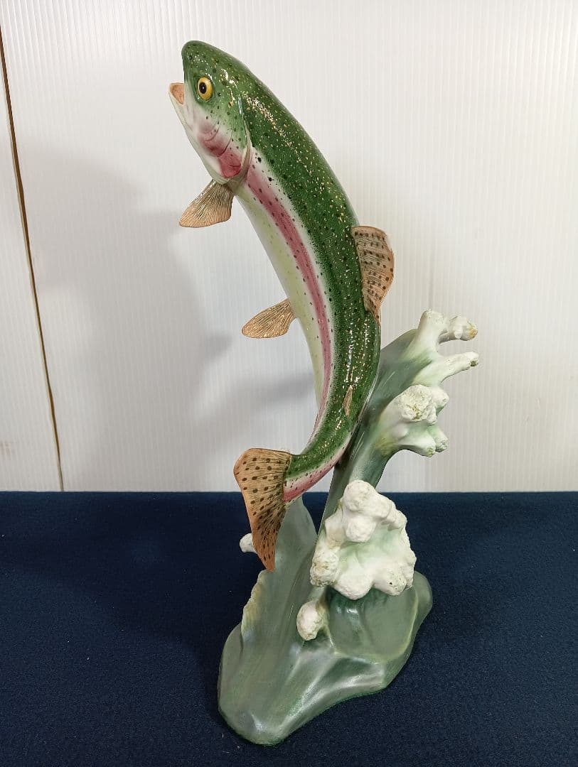 ニジマス 置物 インテリア オブジェ 魚 陶器製 台湾製