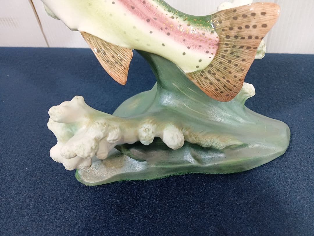 ニジマス 置物 インテリア オブジェ 魚 陶器製 台湾製