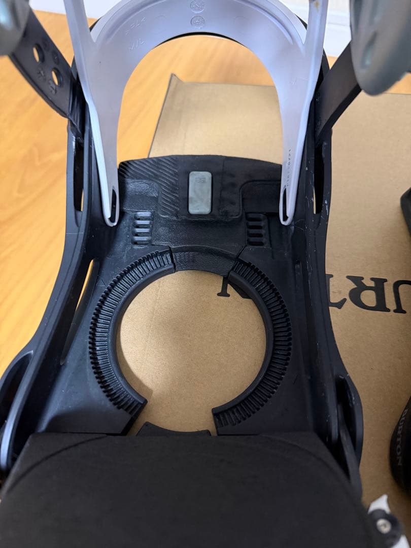 Burton Cartel MNS Mサイズ ビンディング　バートン　カーテル