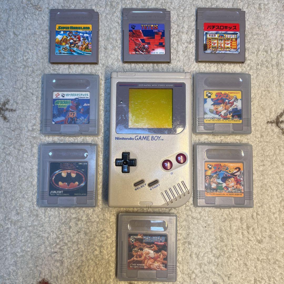 ゲームボーイ本体とゲームソフト8つです。