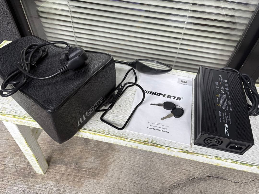 送料込 正規品 美品 SUPER73 SG1 ブラック 廃盤品 スーパー73