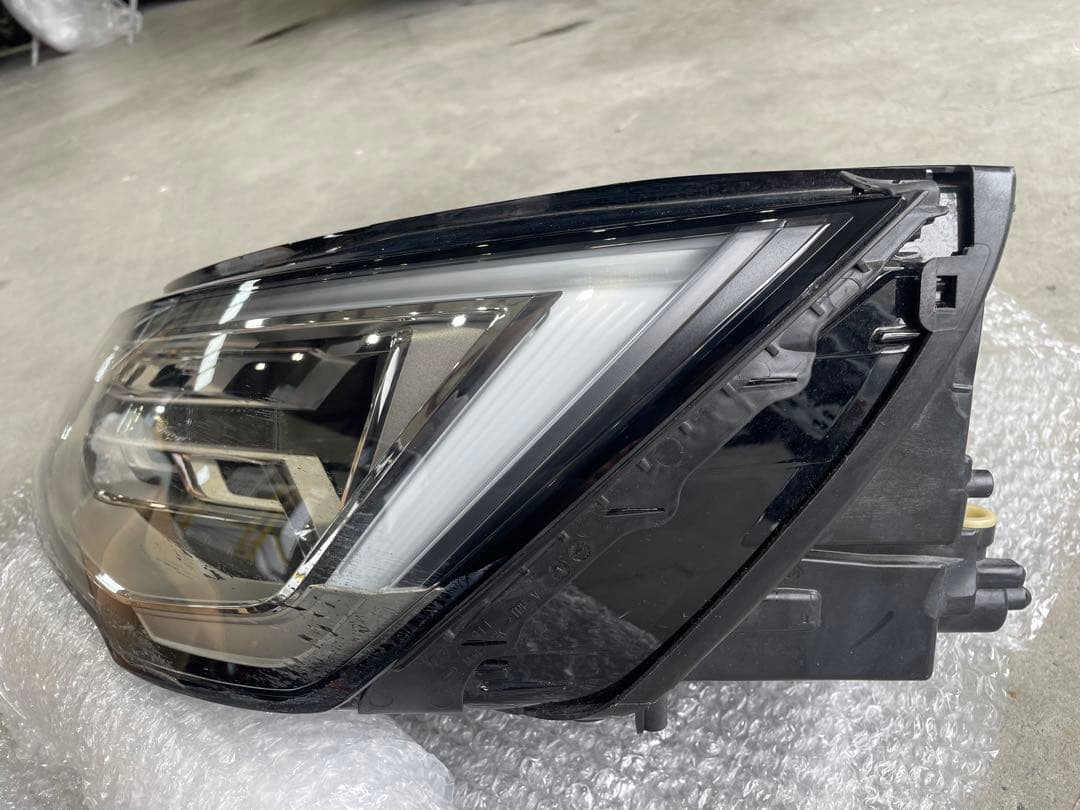 アウディ　A1　8X　左　純正　ヘッドライト　ランプ　8XA941044A