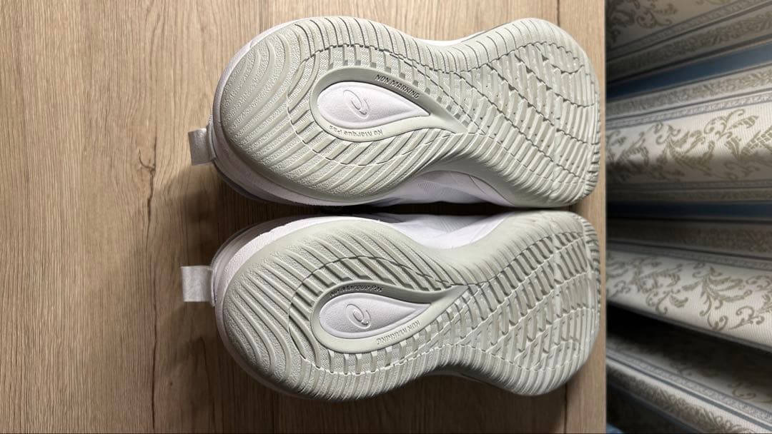 アシックス バスケットボールシューズ NOVA SURGE 3