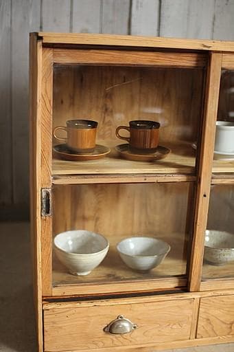 古い小ぶりな木枠のガラス戸棚　引き出し2杯　食器棚　水屋　キャビネット　古家具