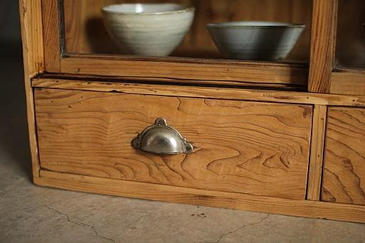 古い小ぶりな木枠のガラス戸棚　引き出し2杯　食器棚　水屋　キャビネット　古家具