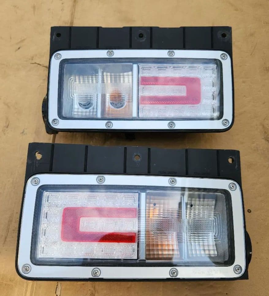 日野純正テールランプ 大型 小糸 コイト