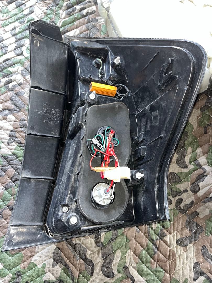 プリウスαスモークLEDテールライト ペア