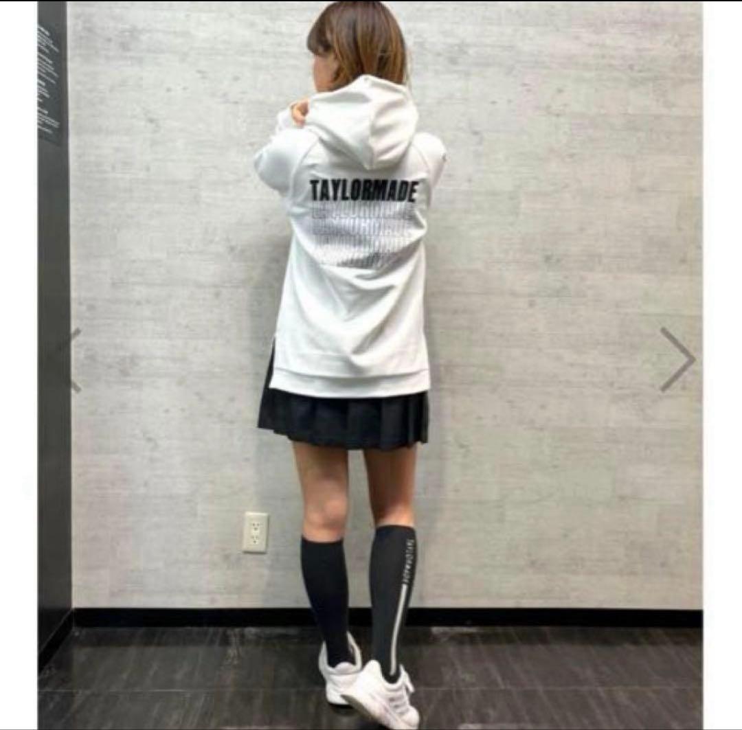 【TaylorMade】新品✨M フード付きロゴトレーナー　スリット付き　秋冬