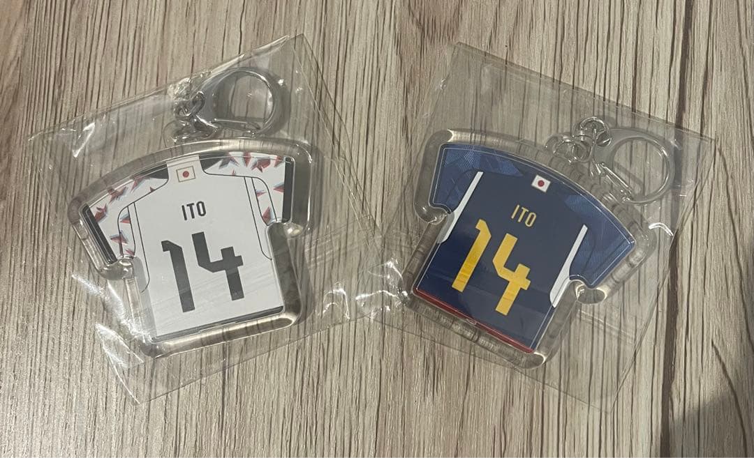 伊東純也　サッカー日本代表　キーホルダー　2個セット（ホーム&アウェー）希少品