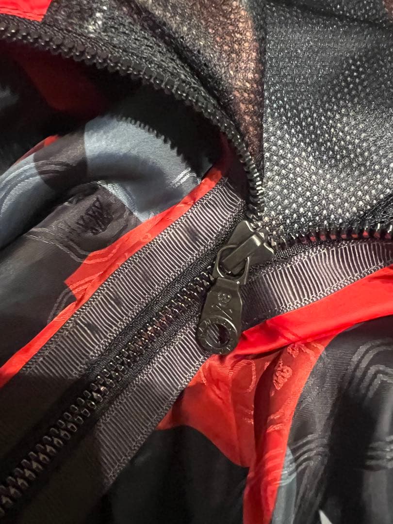 【美品】MARK & LONA 赤黒迷彩ナイロンジャケット