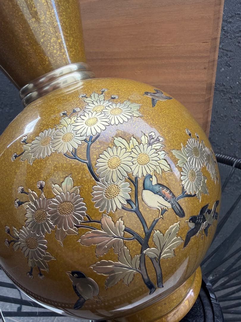 真鍮の花瓶 金色の花瓶 花と鳥の装飾