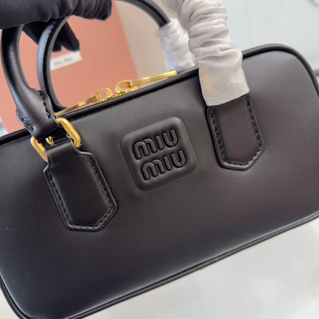 MIU MIU マテラッセ ミニボストンバッグ ブラック