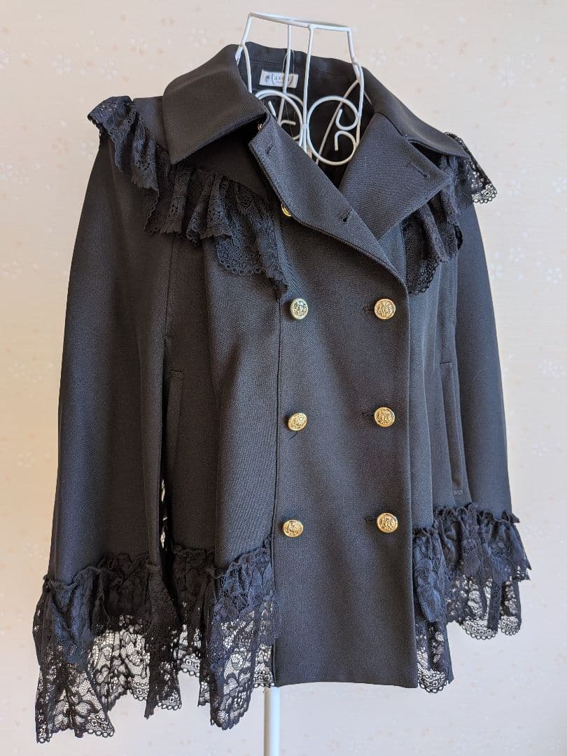 【新品タグ付】axes femme『リボン付レースフリルコート』Fサイズ　黒色