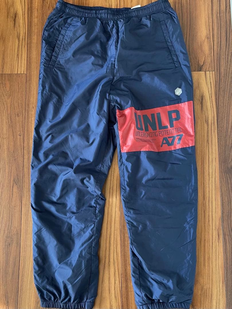 【試着のみ】　アシックス　ウインドブレーカー　メンズLサイズ