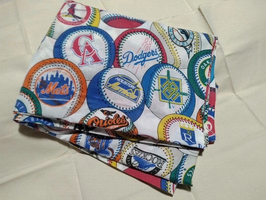 MLBチームロゴ　プリント生地　マルチカバー　ビンテージ