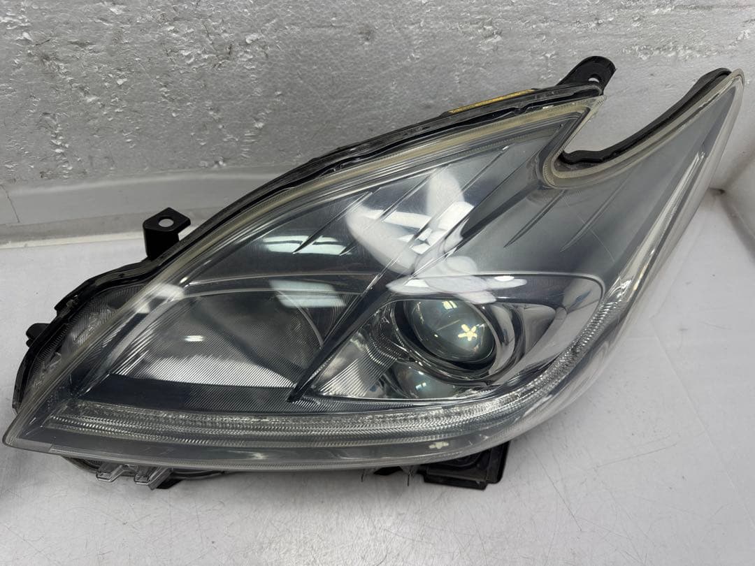 プリウスZVW30後期ヘッドライト左右セットキセノHIDレベ付コイト47-52