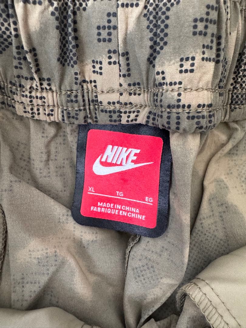 NIKEカモ ルーズフィットパンツ
