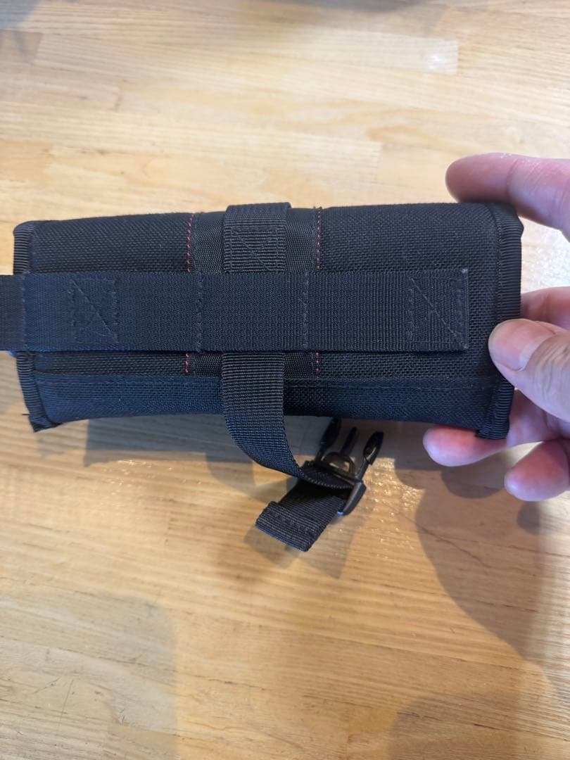 BRIEFING ブラックポーチ カラビナ付き