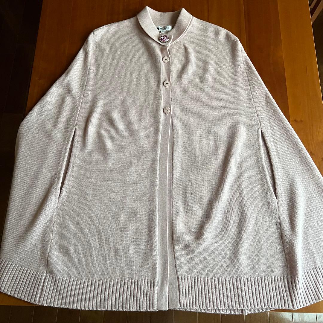 新品未使用 PICONE ピンク ニット ケープコート 飾りボタン付き