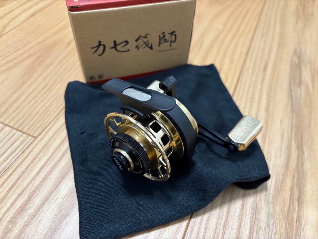 未使用 筏リール 右巻き マグネットブレーキ付 カセリール カセ釣り片軸リール