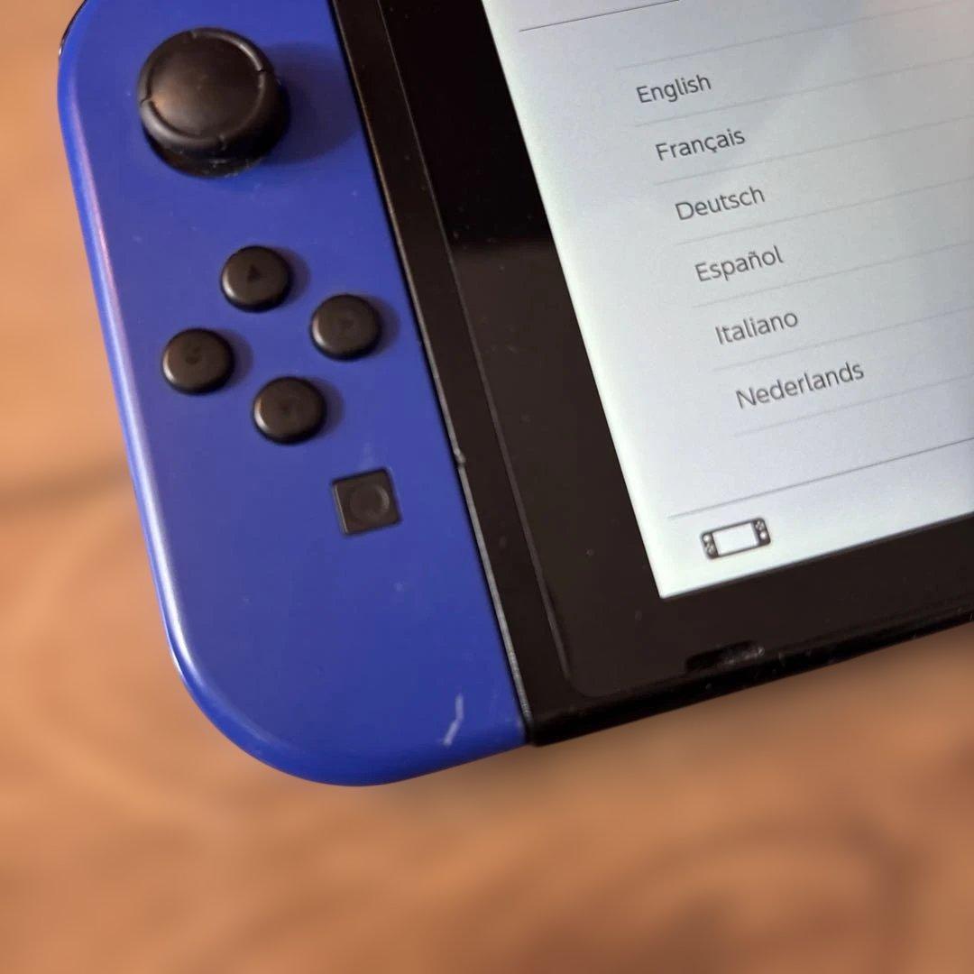 値下げ！Nintendo Switch 青/黄 本体 + 付属品