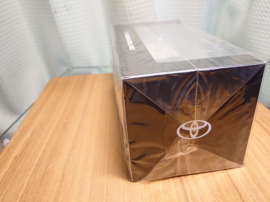 美品【新品】ハリアー　ホワイト　ミニカー　カラーサンプル