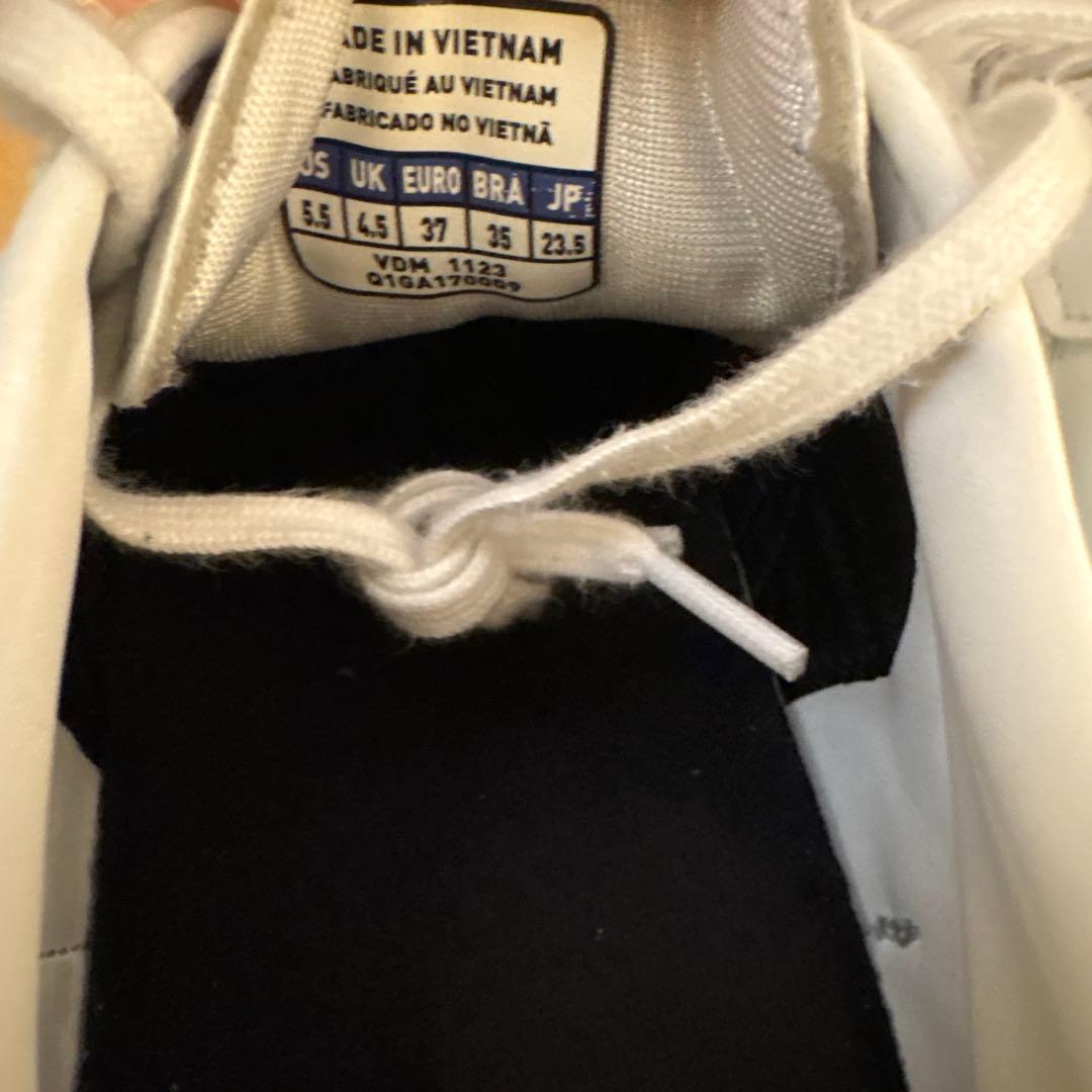 ミズノ　モレリアin 23.5